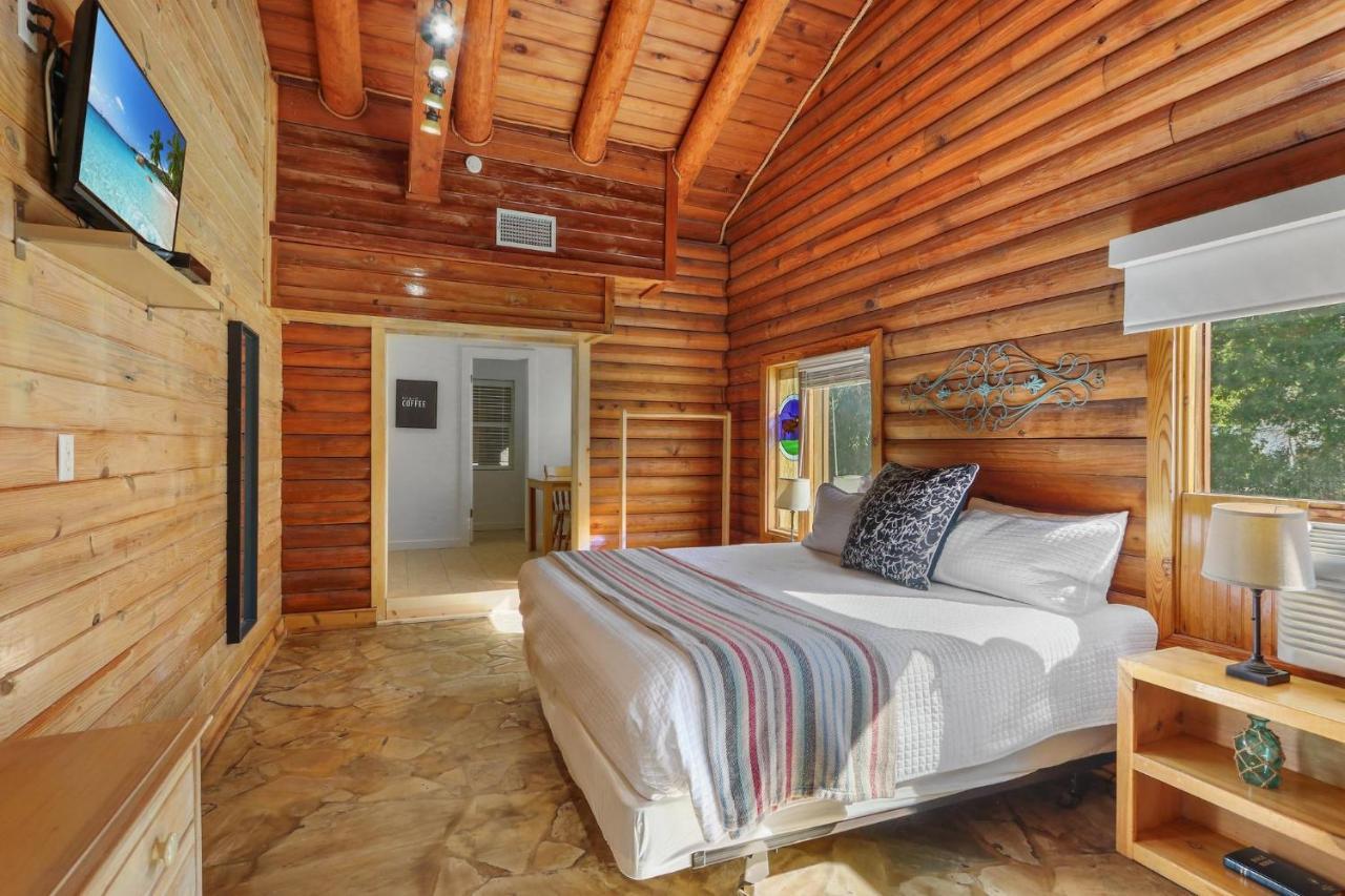 Wimberley Log Cabins Resort And Suites- Unit 4 Exterior photo