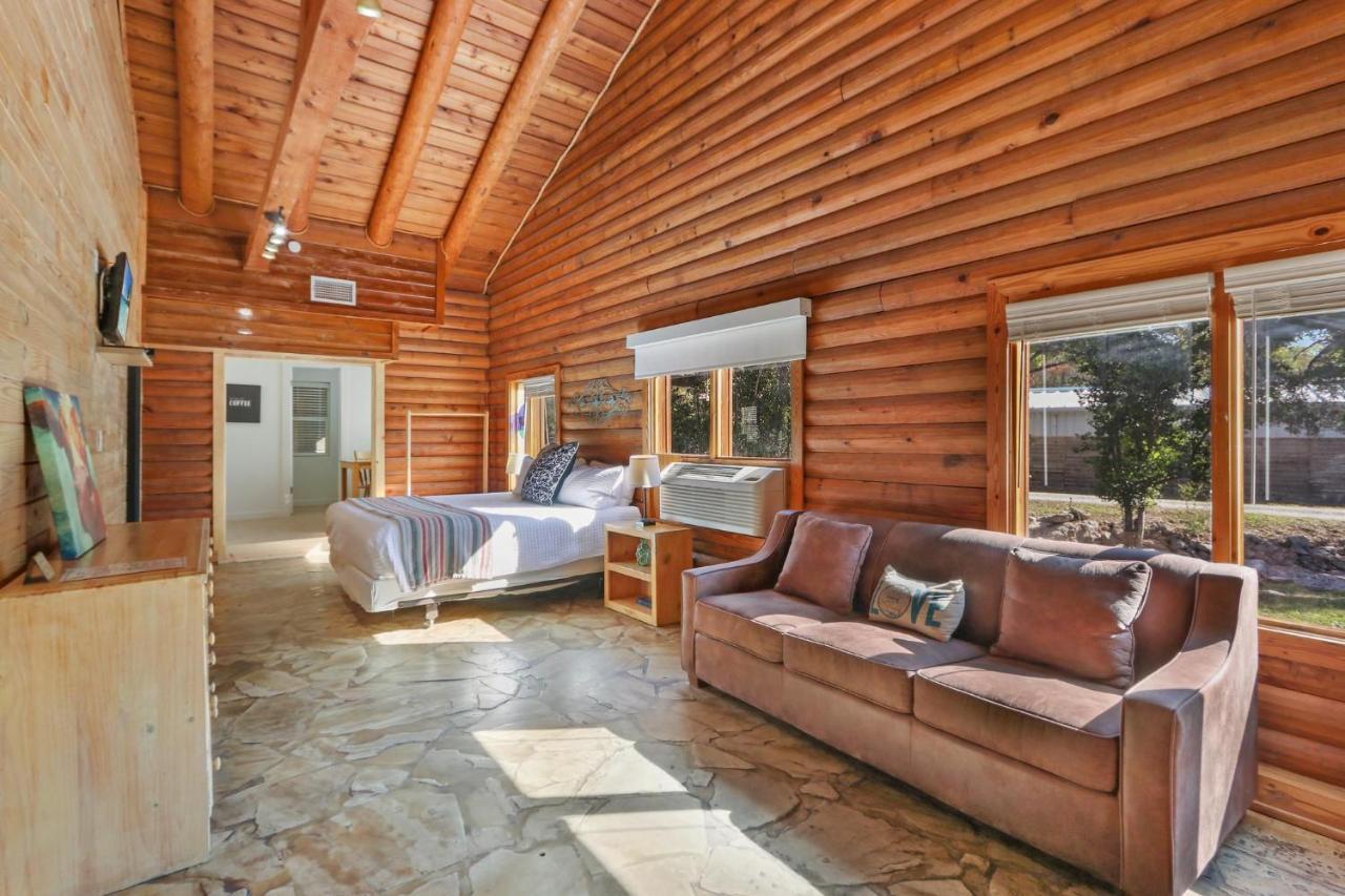 Wimberley Log Cabins Resort And Suites- Unit 4 Exterior photo